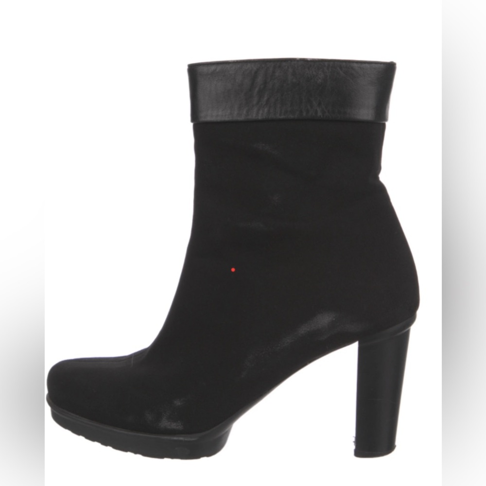 STUART WEITZMAN Waterproof Techno GoreTex Lug Sole Platform heel 7-1/2